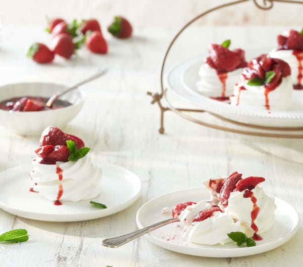Fresas al Oporto en nidos de merengue