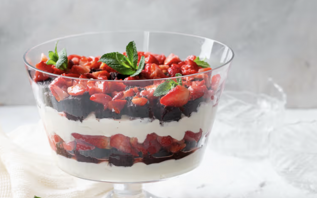 Triffle de chocolate, queso crema y fresas