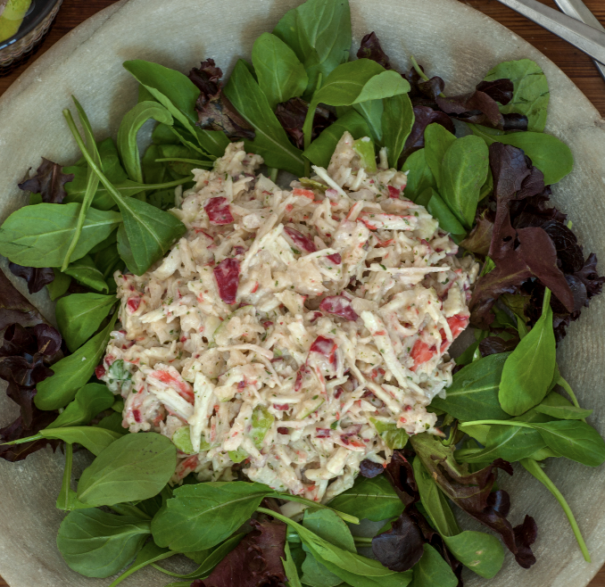 Ensalada de kanikama y rabanitos