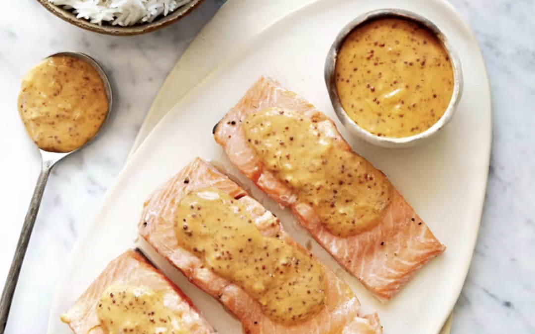 Salmón con arroz y salsa de mostaza