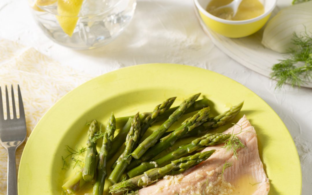 FILETES DE TRUCHA Y ESPÁRRAGOS CON MANTEQUILLA Y KION