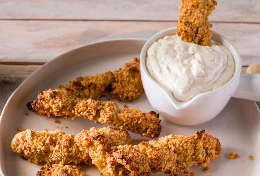 CRUJIENTES DE POLLO ALMENDRADO CON SALSA RANCHERA