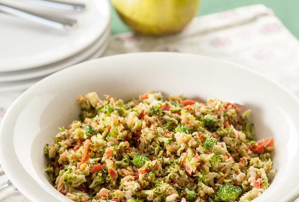 ENSALADA DE BRÓCOLI, PIMIENTO Y MANZANA