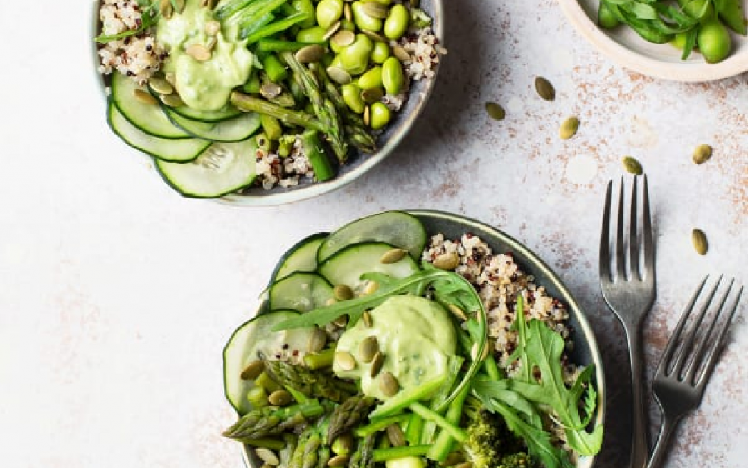 Poke bol vegano con tahini de palta