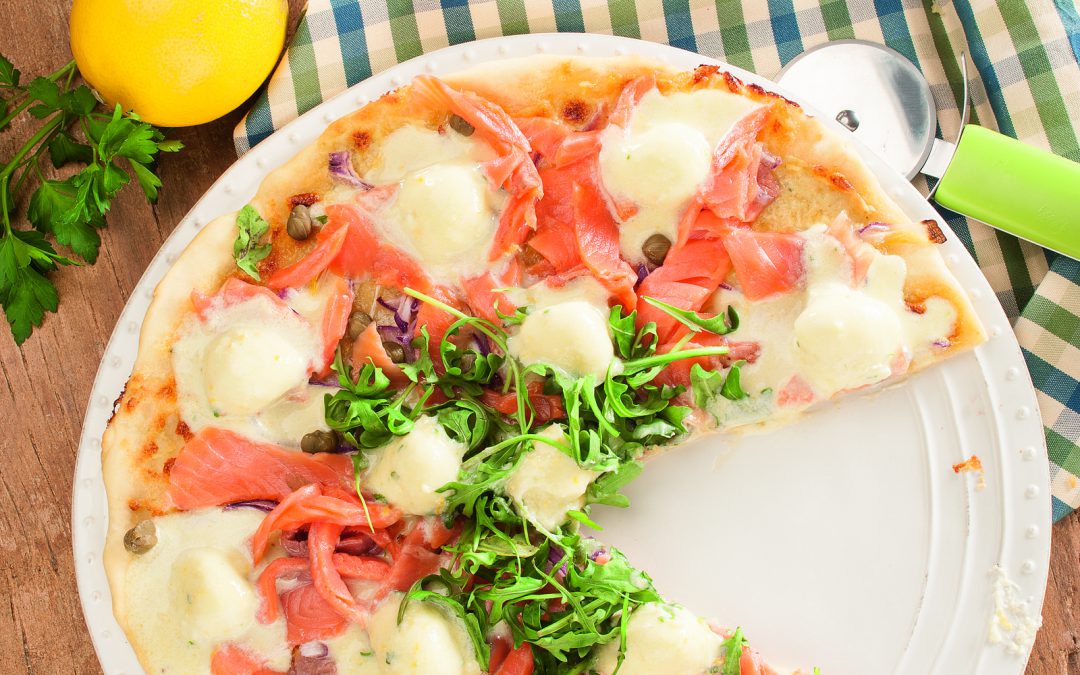 PIZZA DE TRUCHA AHUMADA, ALCAPARRAS Y MASCARPONE