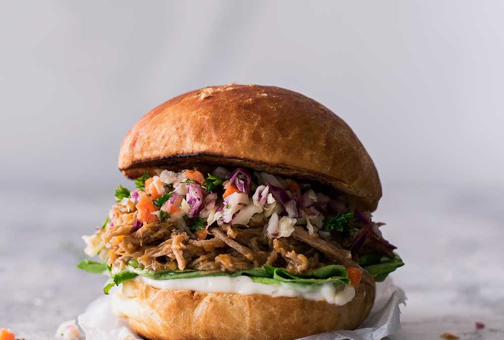SÁNDWICHES DE PULLED PORK CON ENSALADA DE REPOLLO